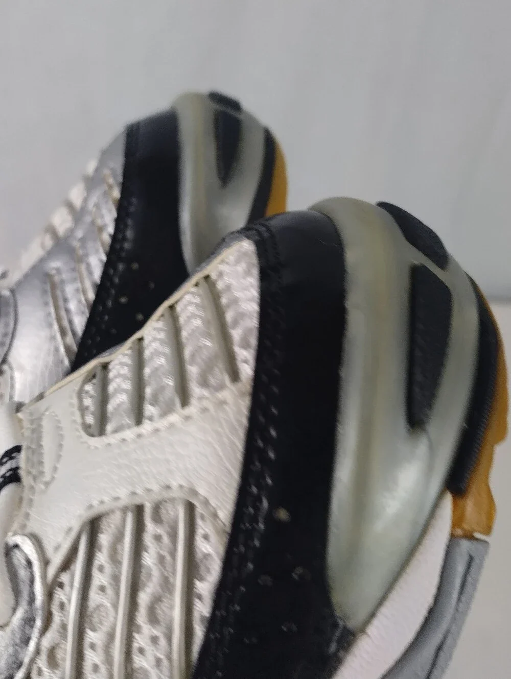 Mizuno Women's Size 12 Wave Lightning 6 Volleyball Shoes White Silver Black New